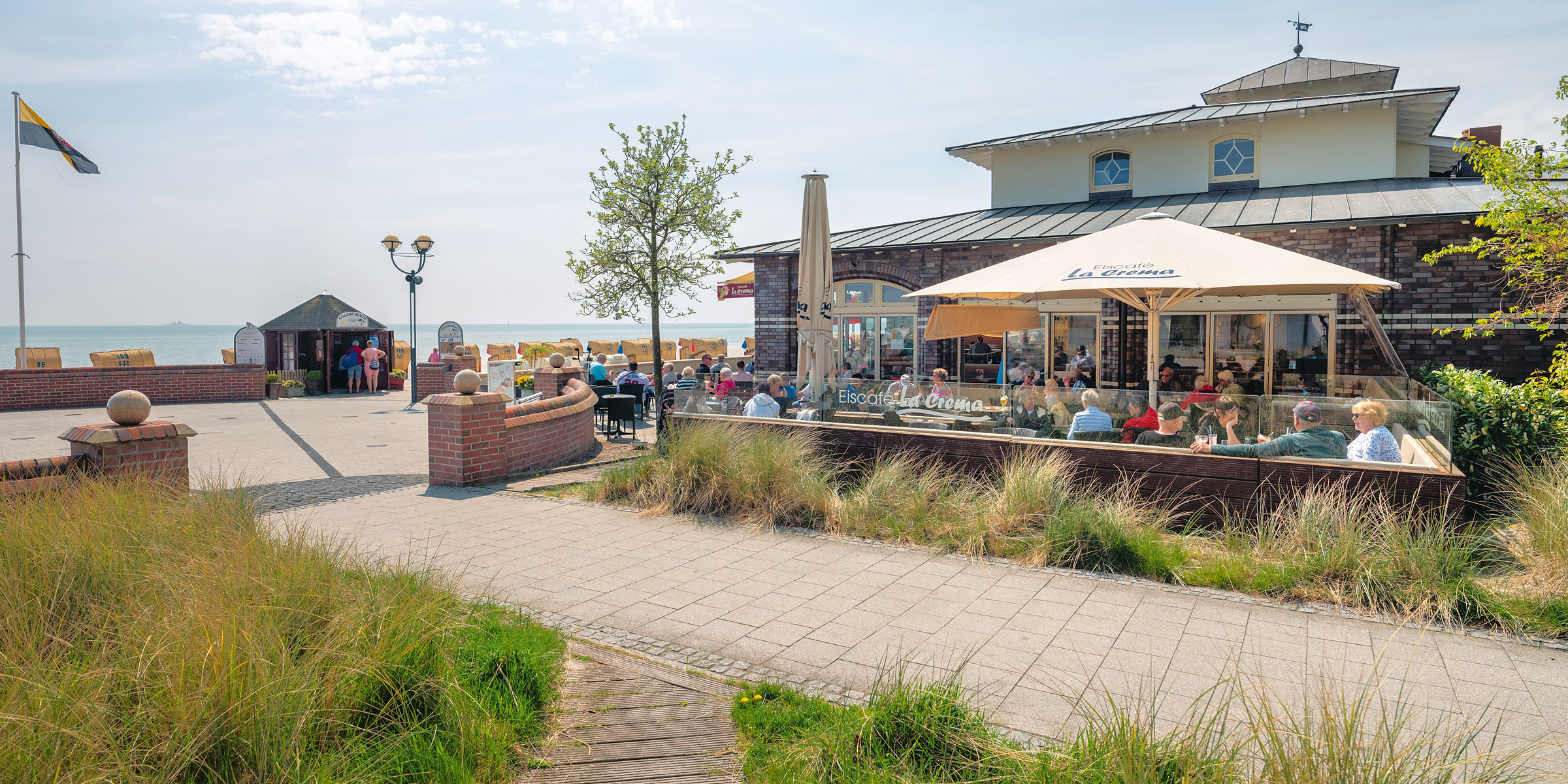 Außenterrasse Eiscafé "La Crema" mit Ostseeblick
